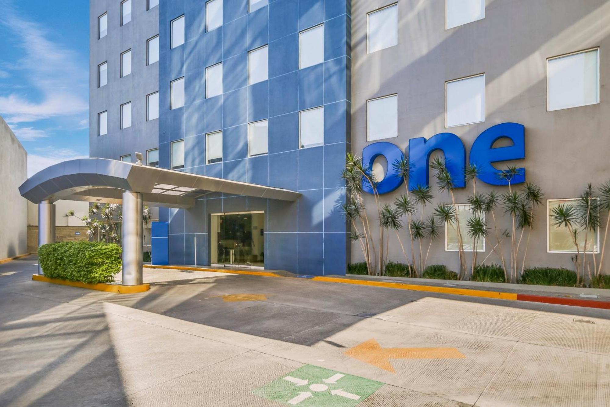 One Leon Poliforum Dış mekan fotoğraf